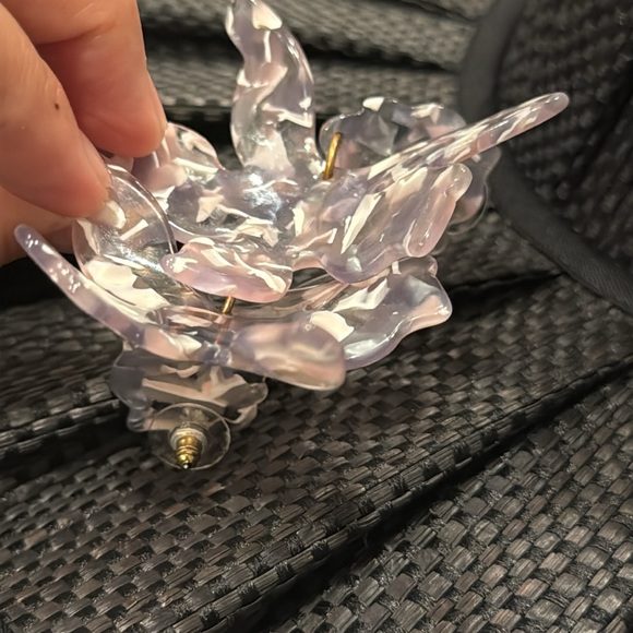 🌷Lele Sadoughi Small Paper Lily Earrings lilac violet white clear - Picture 6 of 7